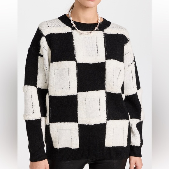 Line and Dot oversized sweater. Perfect for fall. Excellent condition - Picture 2 of 6